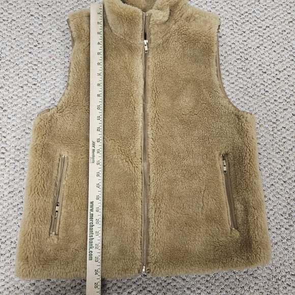 J Crew Women’s Plush Fleece Excursion Vest Size Medium Light Brown Cognac Teddy - Picture 4 of 10